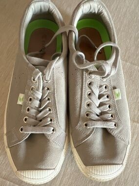 Cariuma Beige Grey Suede Lace-Up Casual Sneakers